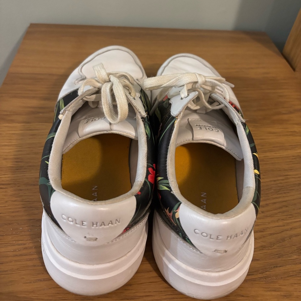 Cole Haan Floral White and Black Sneakers Size 8B Pre Loved - Picture 5 of 13